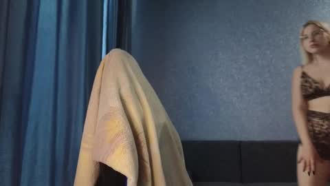 Belle  online show from October 24, 6:53 am