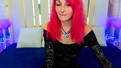 Brandybloomm online show from December 1, 8:00 pm