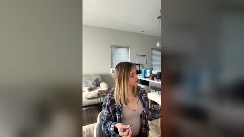 Breezyxlove online show from April 26, 10:18 pm