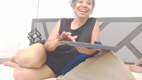 BRENDA VELASQUEZ online show from November 3, 2:21 pm