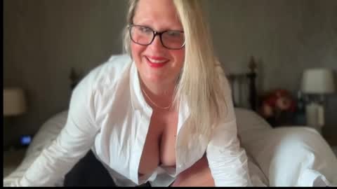 British Bella online show from April 13, 5:47 pm