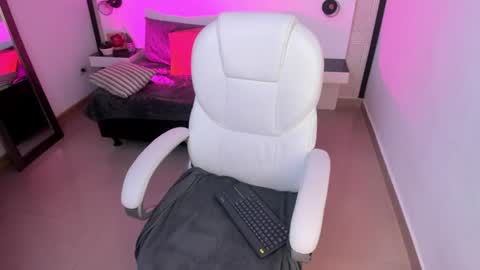 britney_collins_ online show from July 1, 2:49 pm