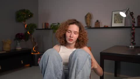 Tess online show from April 16, 9:39 pm