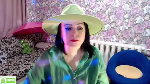 Julia online show from December 28, 9:51 pm