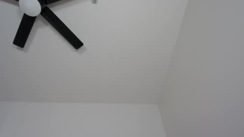 Queen Lola XXX online show from April 18, 7:44 am