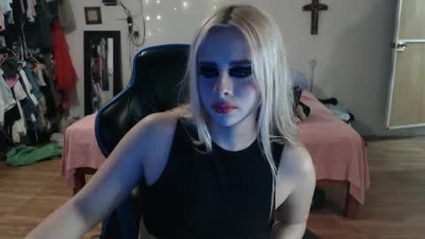 Isabella but call me isa  online show from November 25, 4:47 am