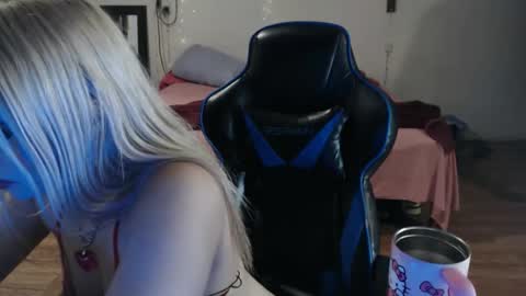 Isabella but call me isa  online show from November 28, 4:59 am