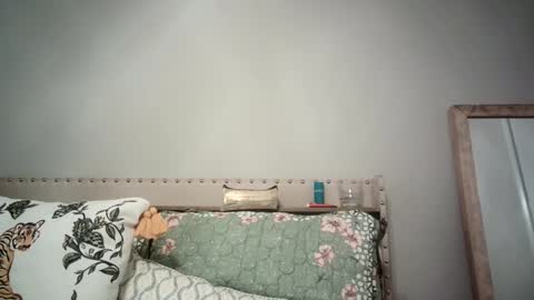 Caitie Citrine online show from December 4, 4:05 pm