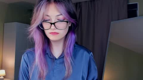 Emily online show from April 8, 3:25 pm