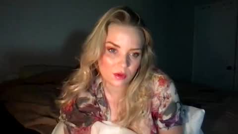 camilleclairexo online show from April 19, 6:13 am