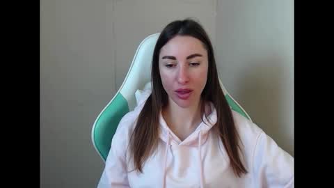 cammila horn online show from March 9, 7:00 am