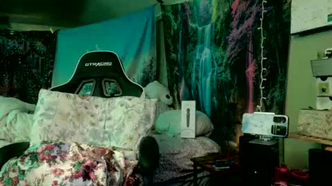 Candi online show from April 30, 10:31 am