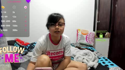 candy_val online show from April 9, 6:19 am