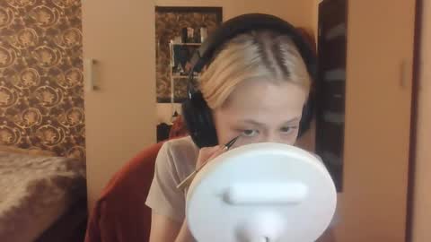 Mia online show from April 17, 12:07 pm