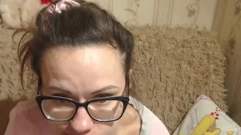 Snapshot of candylady136 chatting on February 20, 10:59 am say meow and send tip  online show from February 20, 10:59 am
