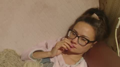 Snapshot of candylady136 chatting on October 18, 11:02 am say meow and send tip  online show from October 18, 11:02 am