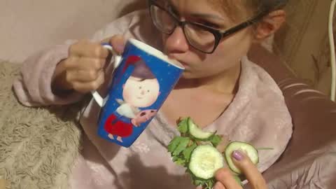 Snapshot of candylady136 chatting on October 20, 8:56 pm say meow and send tip  online show from October 20, 8:56 pm