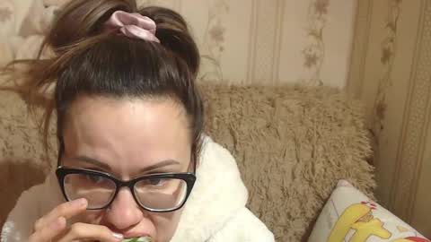 Snapshot of candylady136 chatting on February 19, 10:56 am say meow and send tip  online show from February 19, 10:56 am