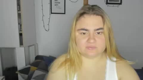 candymilas online show from December 9, 8:23 pm