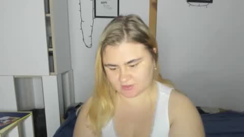 candymilas online show from December 10, 8:38 pm