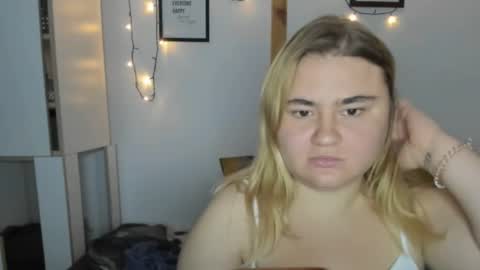 candymilas online show from December 13, 7:10 pm