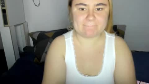 candymilas online show from December 5, 10:23 pm