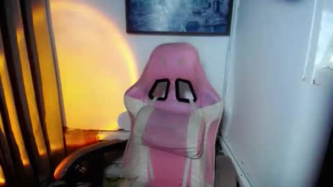 Snapshot of caramiya chatting on October 22, 12:59 am JANE AND BARBIE online show from October 22, 12:59 am