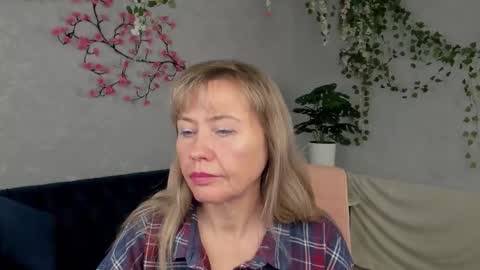 Carla Vogue online show from November 19, 6:02 am