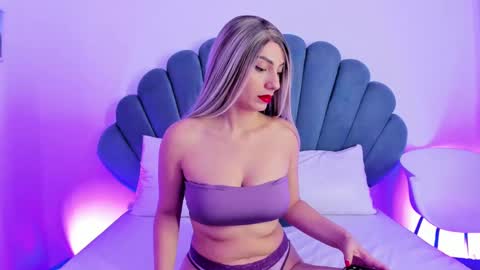 Snapshot of carolainsmith chatting on September 19, 12:37 pm Carolain online show from September 19, 12:37 pm