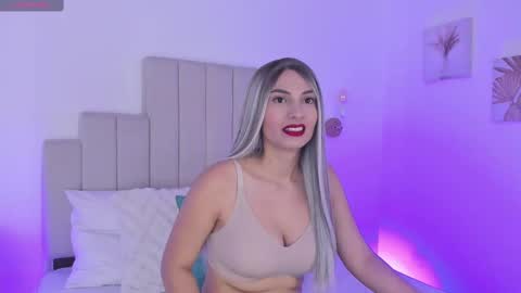 Snapshot of carolainsmith chatting on September 28, 2:00 pm Carolain online show from September 28, 2:00 pm