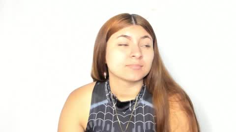 Snapshot of carolay759687 chatting on December 23, 3:29 am carolay759687 online show from December 23, 3:29 am