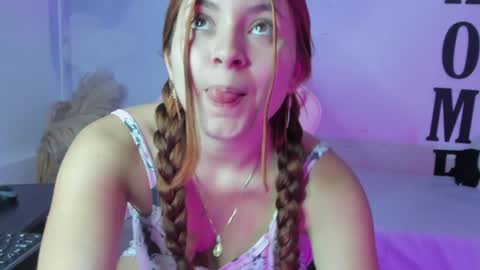 Snapshot of carolay759687 chatting on January 29, 2:19 am carolay759687 online show from January 29, 2:19 am