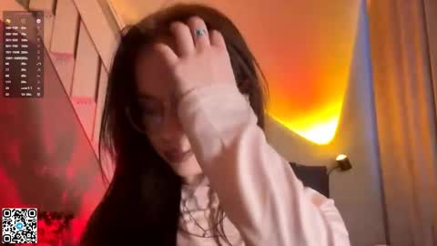 Mary online show from April 28, 4:11 pm