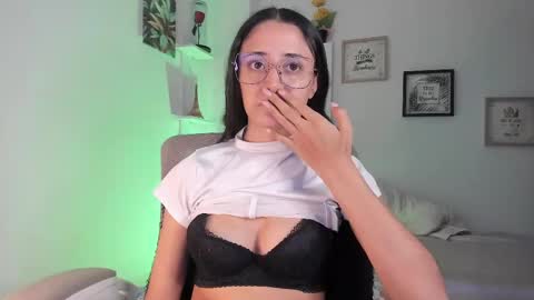 Caroline online show from February 26, 9:07 pm