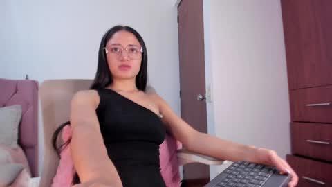 Caroline online show from December 4, 5:00 pm