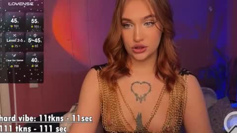 Snapshot of caroline_kiparis chatting on March 6, 12:21 am Caro online show from March 6, 12:21 am