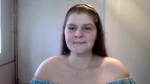 Caroline online show from February 12, 2:55 pm