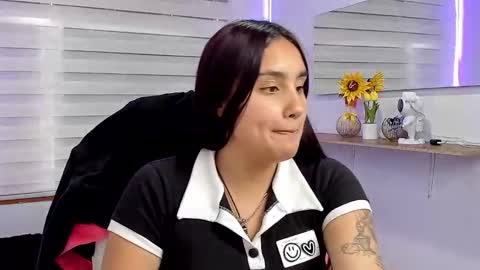 caroline_rodriguez_9 online show from April 1, 7:00 pm