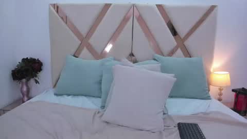 Caroline  online show from July 16, 5:50 pm