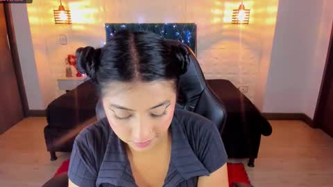 Snapshot of carolinescoth_dl chatting on February 1, 6:08 pm Caroline Scoth online show from February 1, 6:08 pm