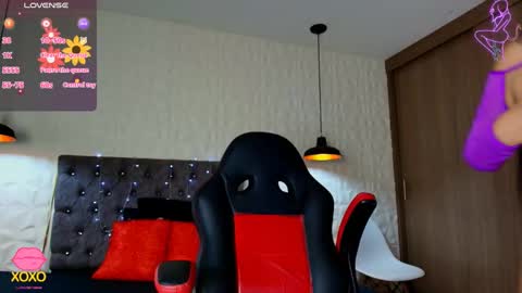 Snapshot of carolinescoth_dl chatting on September 17, 6:39 pm Caroline Scoth online show from September 17, 6:39 pm