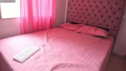 Caroline  online show from January 5, 5:27 pm