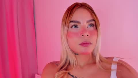 carolinna_ online show from December 10, 1:00 am