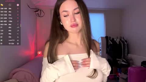 Kira online show from March 8, 3:05 pm