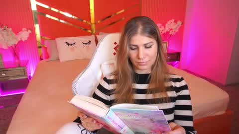 Snapshot of cassandragood chatting on September 27, 8:43 am Lena online show from September 27, 8:43 am