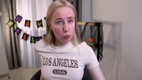 Snapshot of cassie_kelman chatting on October 20, 9:18 pm Cassie online show from October 20, 9:18 pm