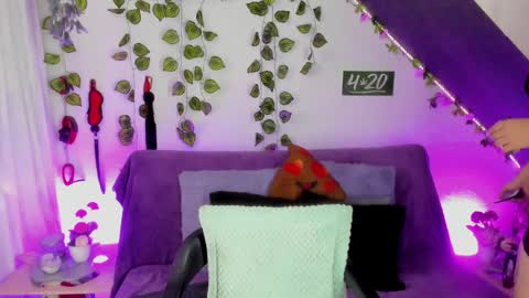 Cata green model independient online show from February 3, 10:21 pm