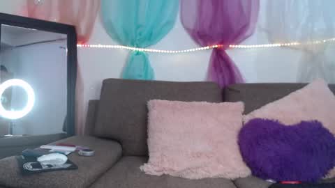 Snapshot of cata_robets chatting on February 24, 1:11 am cata online show from February 24, 1:11 am