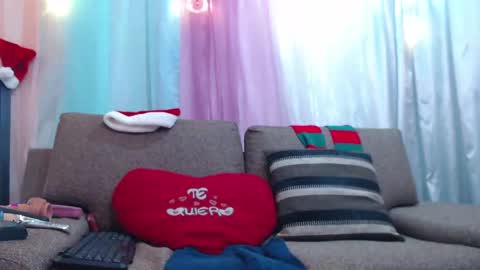 Snapshot of cata_robets chatting on December 27, 12:29 am cata online show from December 27, 12:29 am