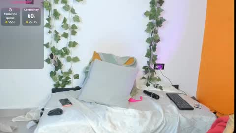 cataleya19__ online show from October 1, 10:53 am